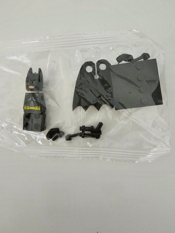 BRAND NEW Lego Batman Minifigure with Classic Black Suit and Cape RARE - Image 3